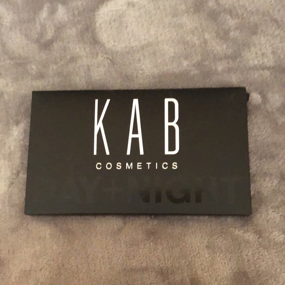 NWT ๐ KAB Day + Night Eyeshadow Palette - Picture 6 of 16